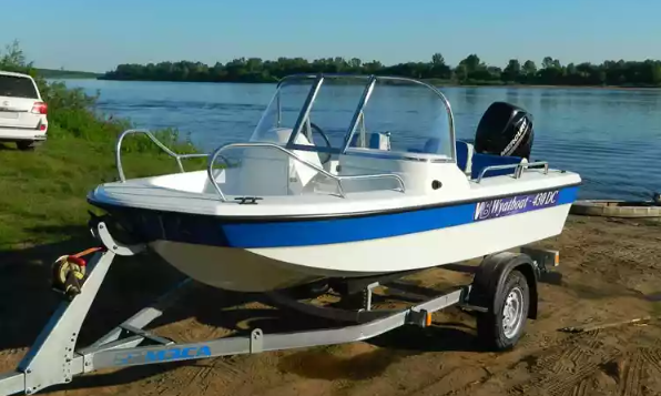 Стеклопластиковый катер Wyatboat-430 DC (тримаран) в Прокопьевске