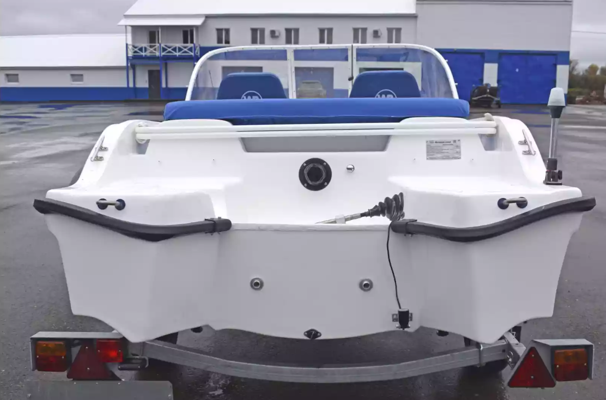 Стеклопластиковый катер Wyatboat-430DCМ (килевая) в Прокопьевске