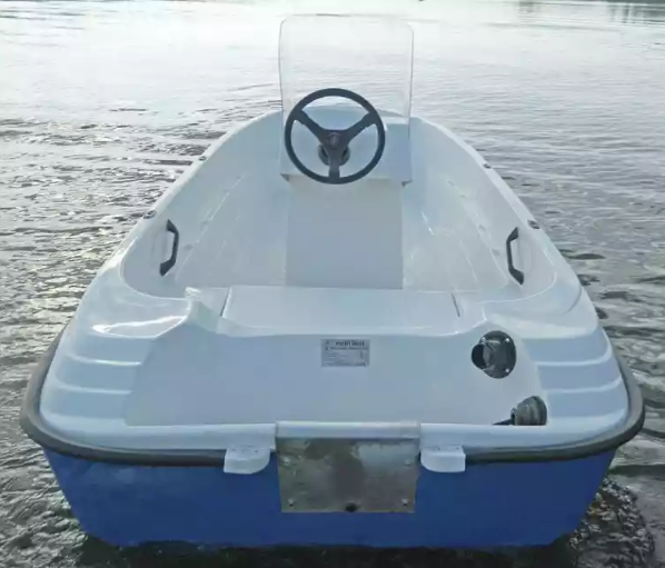 Стеклопластиковая лодка Пингвин с консолью (тримаран) в Прокопьевске