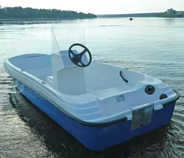 Стеклопластиковая лодка Пингвин с консолью (тримаран) в Прокопьевске