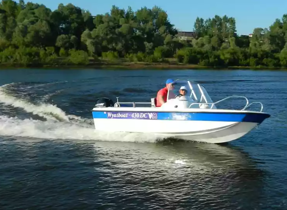 Стеклопластиковый катер Wyatboat-430 DC (тримаран) в Прокопьевске