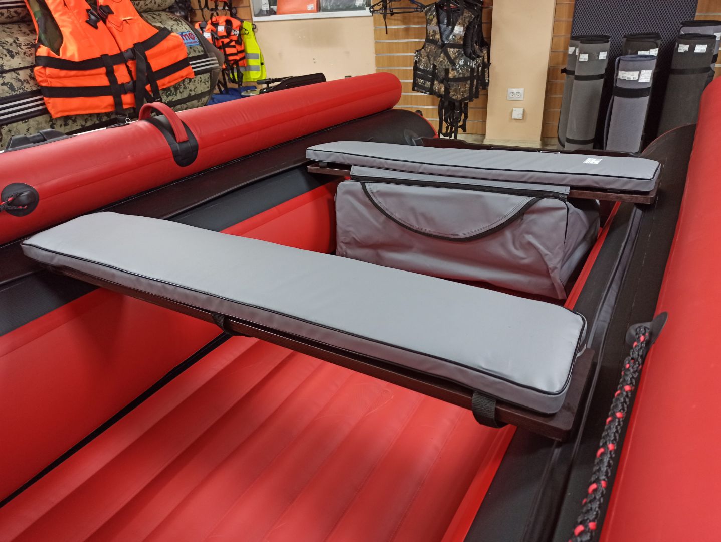 КОМПЛЕКТ МЯГКИХ НАКЛАДОК С СУМКОЙ ДЛЯ ЛОДОК 90Х20 СЕРЫЙ в Прокопьевске