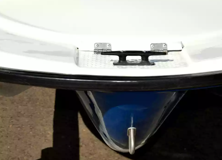 Стеклопластиковая лодка Пингвин с консолью (тримаран) в Прокопьевске