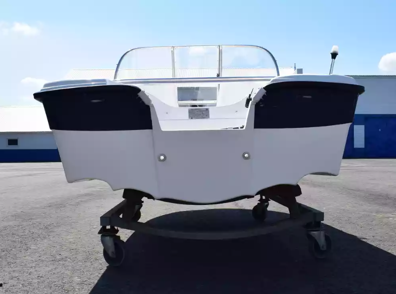 Стеклопластиковый катер Wyatboat-430 DC (тримаран) в Прокопьевске
