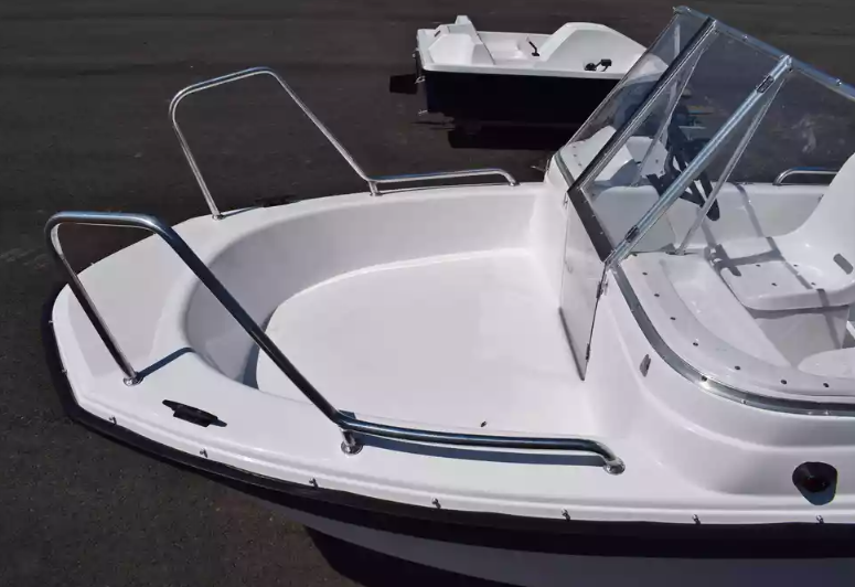 Стеклопластиковый катер Wyatboat-430 DC (тримаран) в Прокопьевске