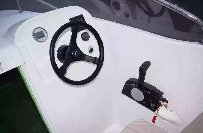 Стеклопластиковый катер Neman-530 с каютой в Прокопьевске