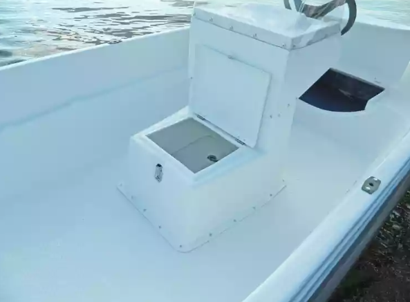 Стеклопластиковая лодка Пингвин с консолью (тримаран) в Прокопьевске