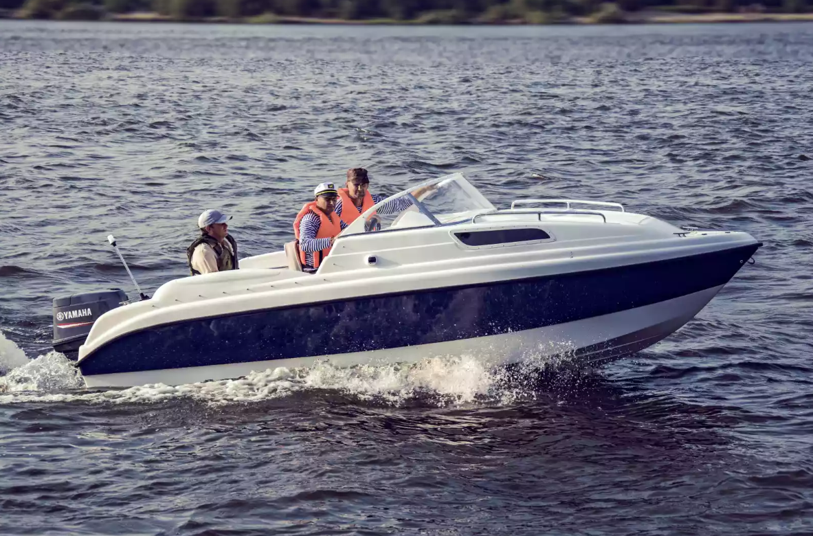 Стеклопластиковый катер Neman-550 с каютой в Прокопьевске