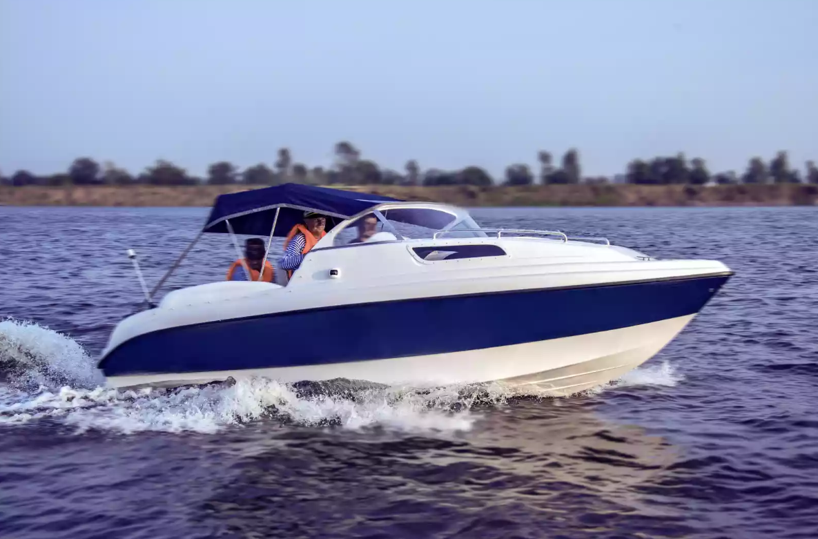 Стеклопластиковый катер Neman-550 с каютой в Прокопьевске