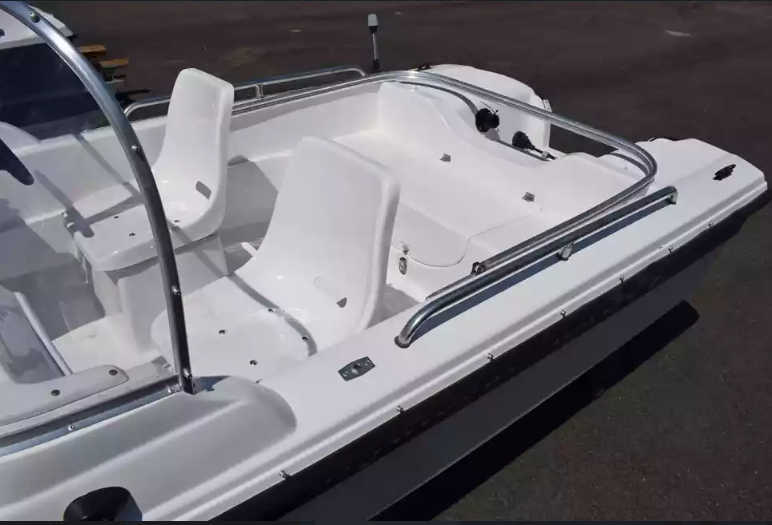 Стеклопластиковый катер Wyatboat-430 DC (тримаран) в Прокопьевске