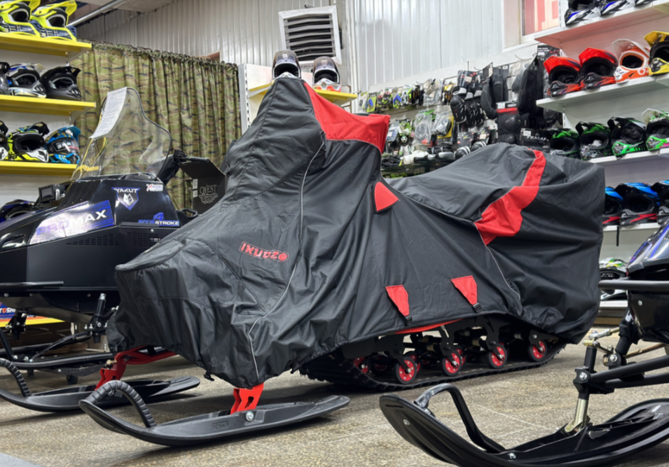 Чехол транспорт. снегохода IKUDZO HUNTER черно-красный Оксфорд ПРЕМИУМ качества с лого IKUDZO в Прокопьевске