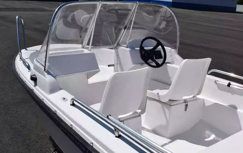 Стеклопластиковый катер Wyatboat-430 DC (тримаран) в Прокопьевске