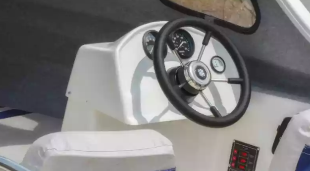 Стеклопластиковый катер Wyatboat-3 П (полурубка) в Прокопьевске