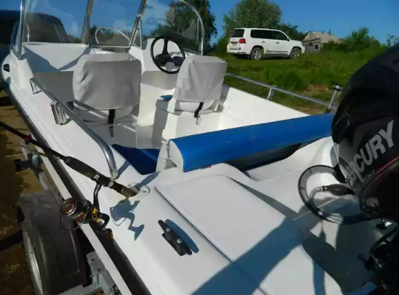 Стеклопластиковый катер Wyatboat-430 DC (тримаран) в Прокопьевске