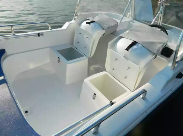 Стеклопластиковый катер Wyatboat-430 M (тримаран) в Прокопьевске