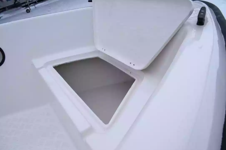 Стеклопластиковый катер Wyatboat-430DCМ (килевая) в Прокопьевске