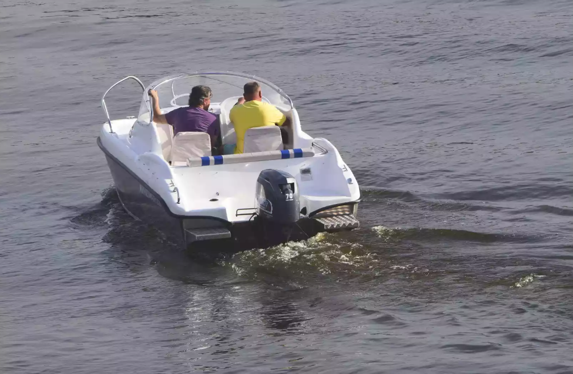 Комбинированный катер Neman-530 с каютой в Прокопьевске